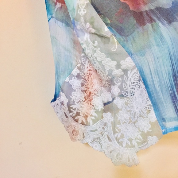 Floral Top - Picture 4 of 6